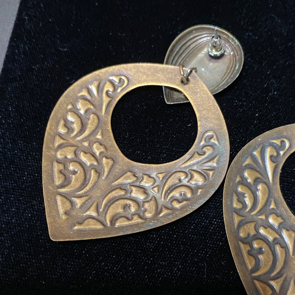 Elegant vintage pressed tin dangling Teardrop pierced Earrings - Picture 9 of 12